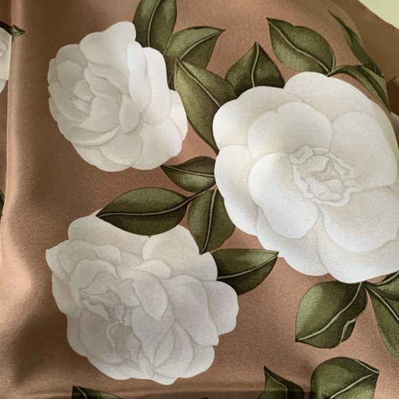 Authentic Chanel Camellia Scarf 90 with Box - Picture 8 of 8